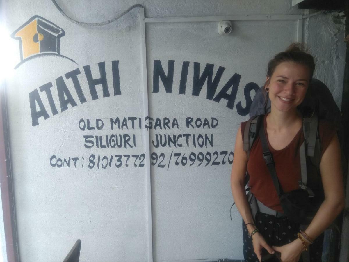 סיליגורי Atathi Niwas Guest House For Backpackers And Travellers מראה חיצוני תמונה