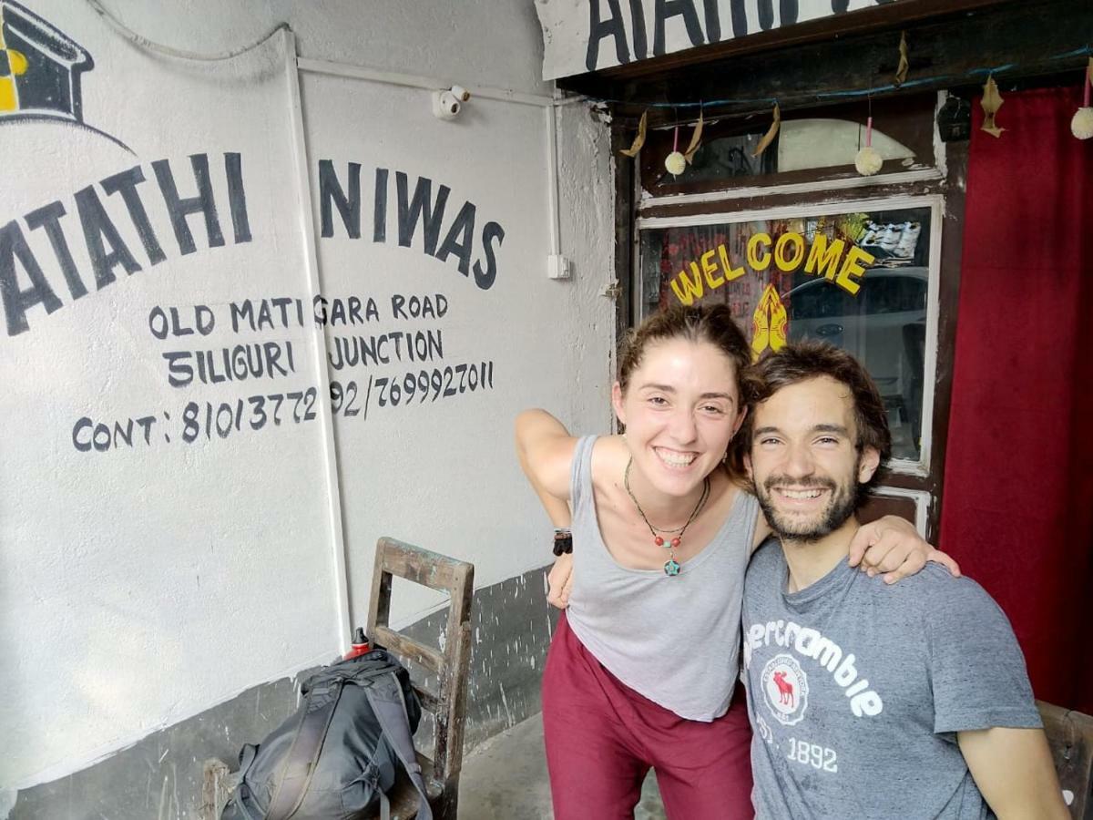 סיליגורי Atathi Niwas Guest House For Backpackers And Travellers מראה חיצוני תמונה