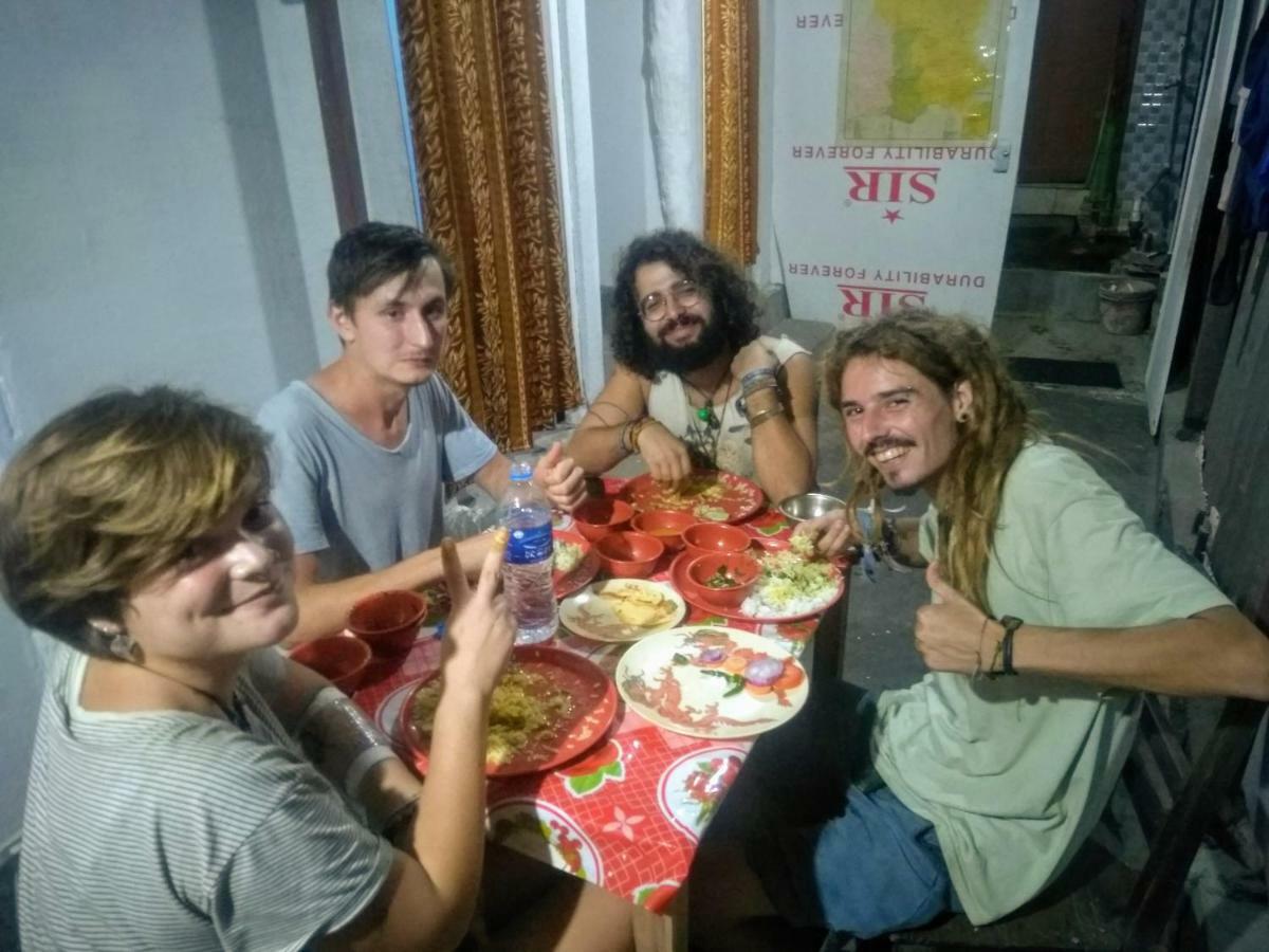 סיליגורי Atathi Niwas Guest House For Backpackers And Travellers מראה חיצוני תמונה