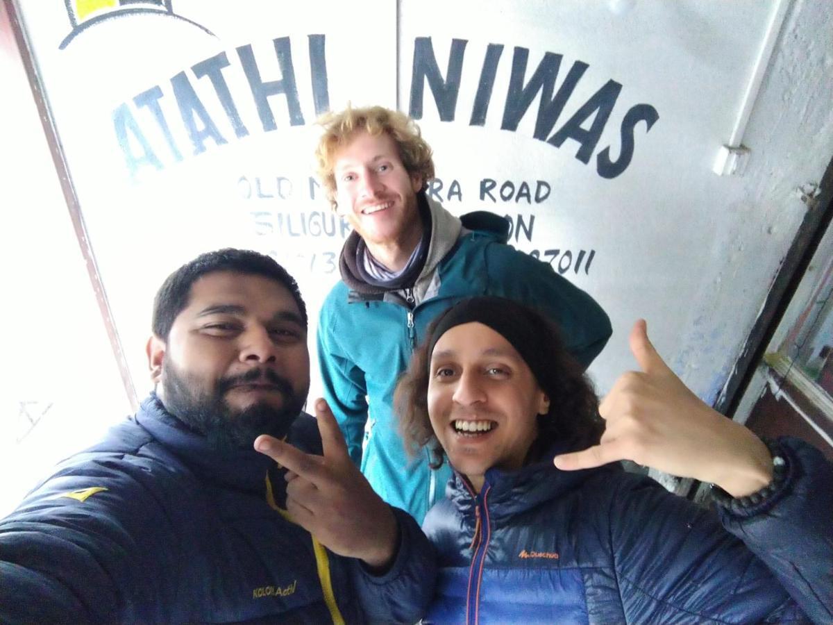 סיליגורי Atathi Niwas Guest House For Backpackers And Travellers מראה חיצוני תמונה